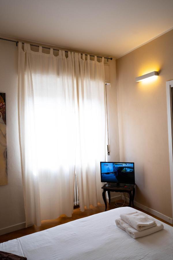 V12 Apartments - Alfieri 2A Novare Extérieur photo